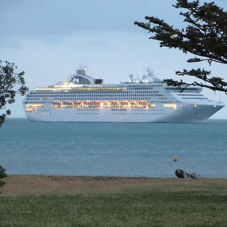 Harbour View Motel On Ahuriri Beach In Napier Nz With Sea View Suites Екстер'єр фото