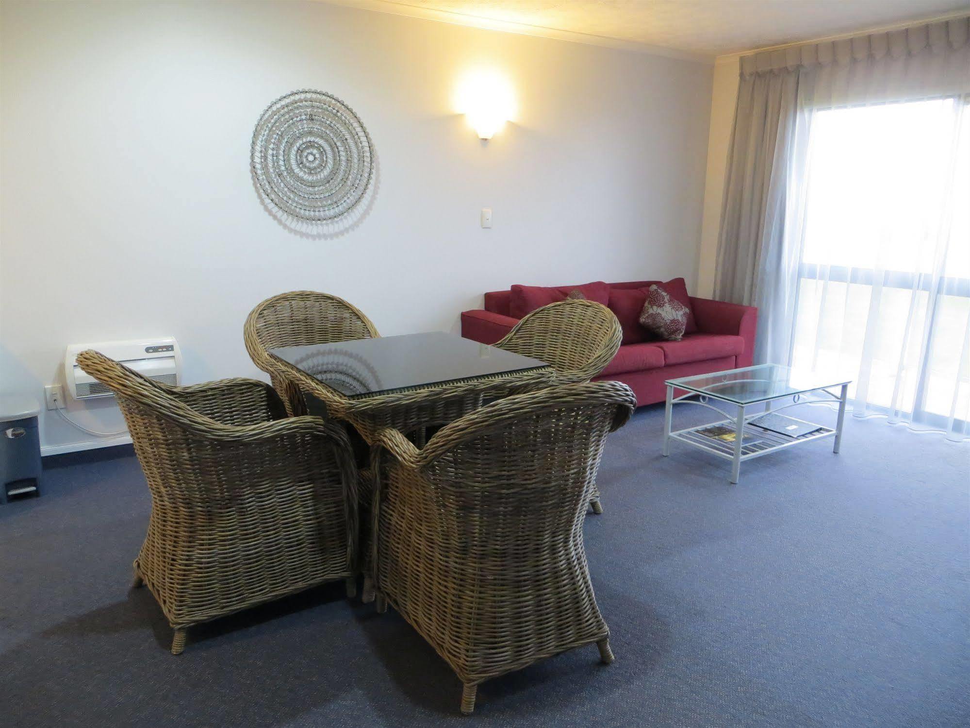 Harbour View Motel On Ahuriri Beach In Napier Nz With Sea View Suites Екстер'єр фото