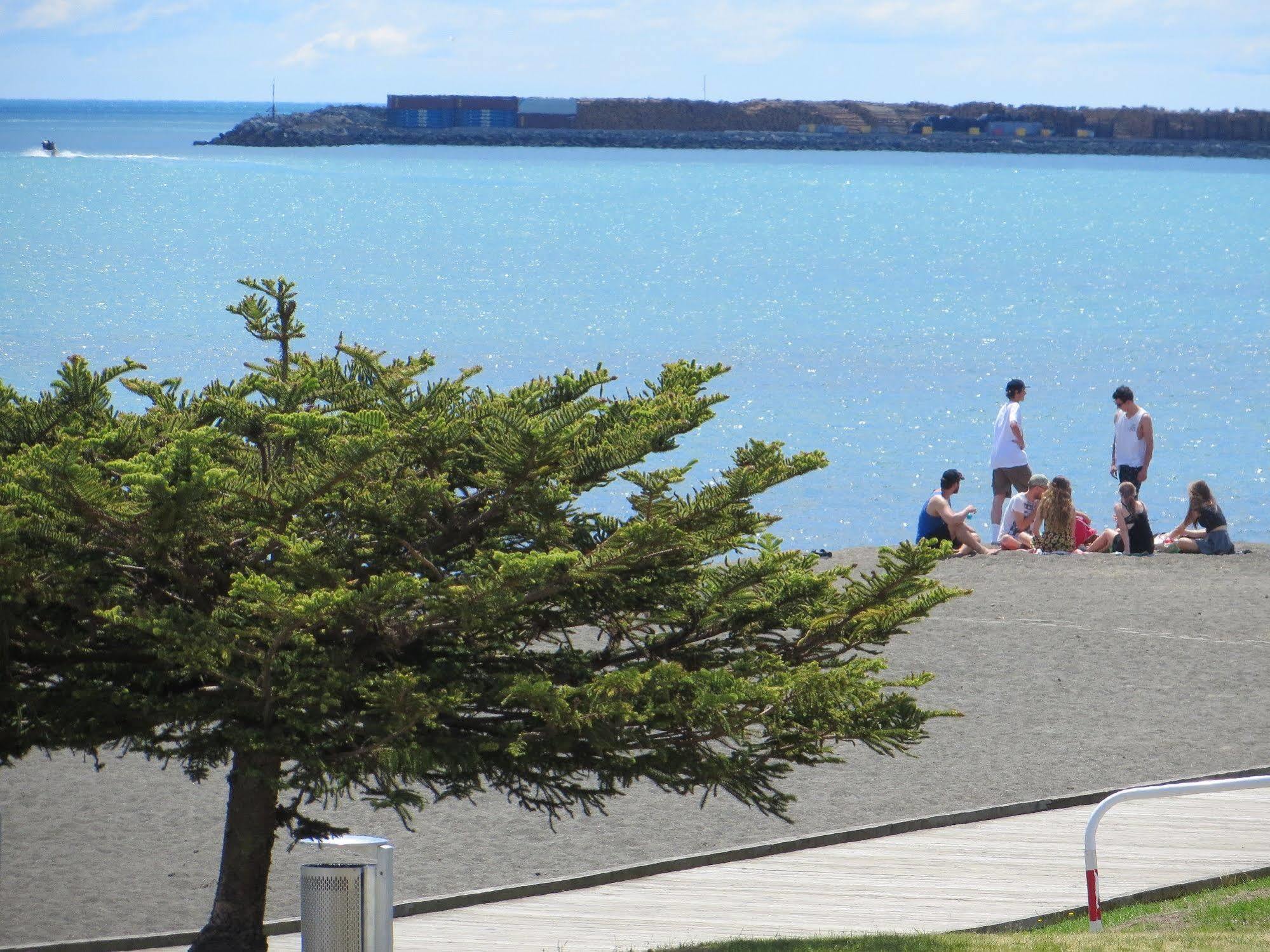 Harbour View Motel On Ahuriri Beach In Napier Nz With Sea View Suites Екстер'єр фото